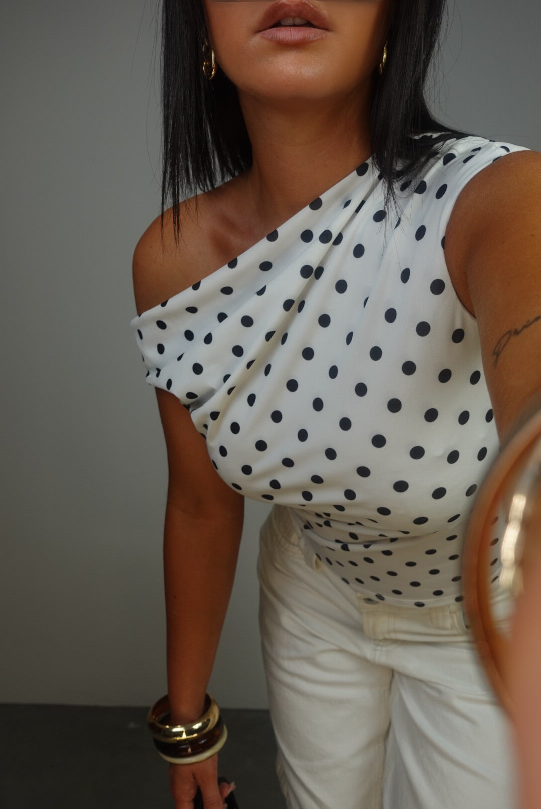 Haut asymétrique à pois - blanc
