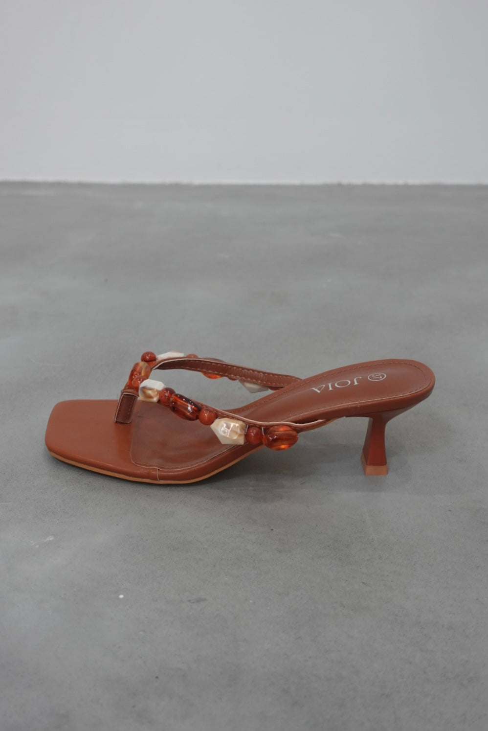 Tongues à talons - camel et perles