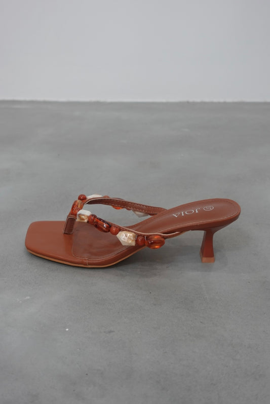 Tongues à talons - camel et perles