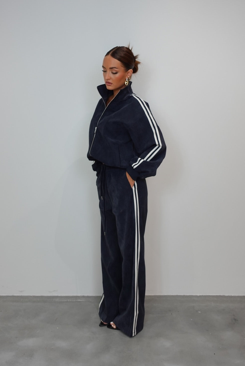 Ensemble effet croco à bandes - bleu marine