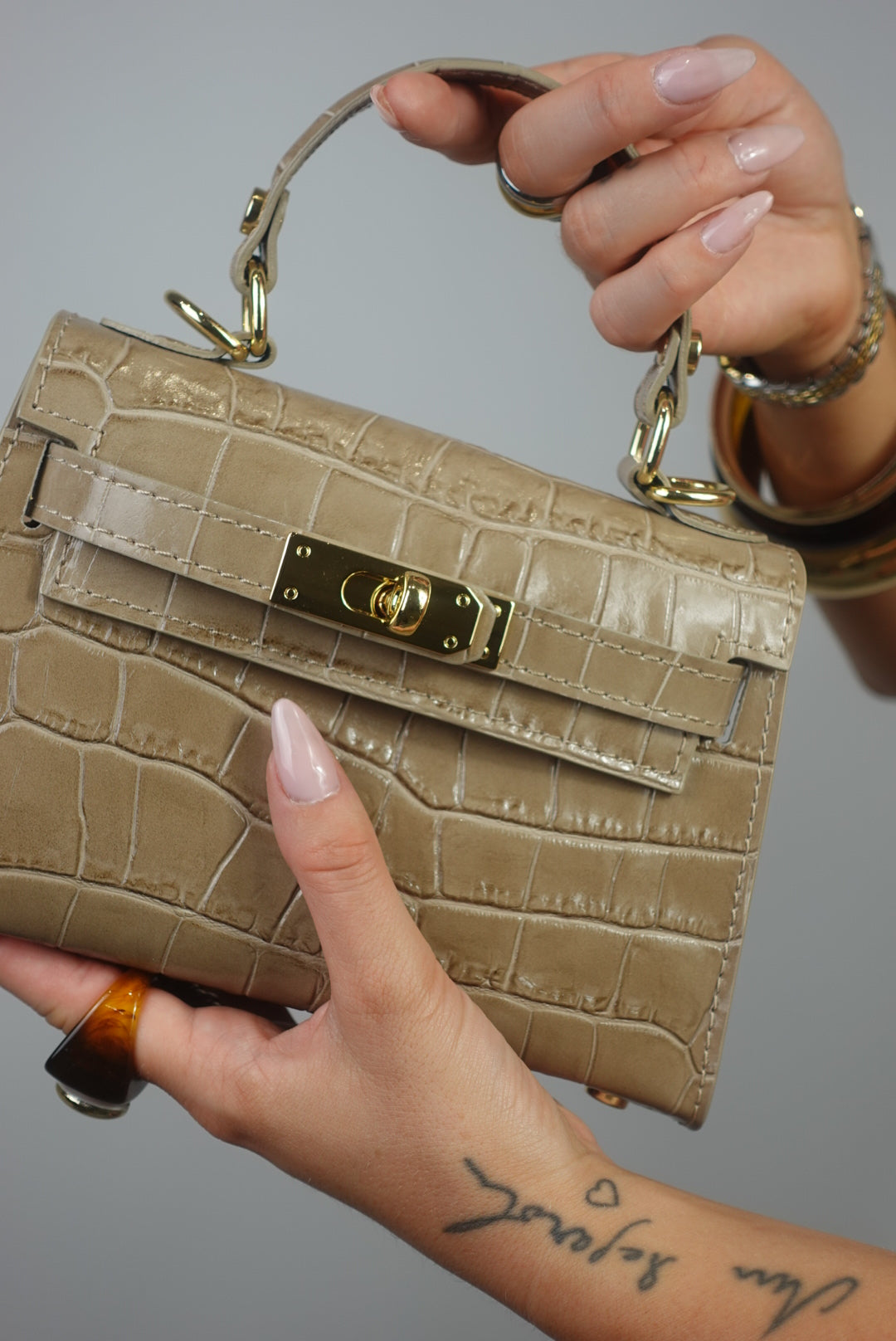 Sac en cuir petit format - croco taupe