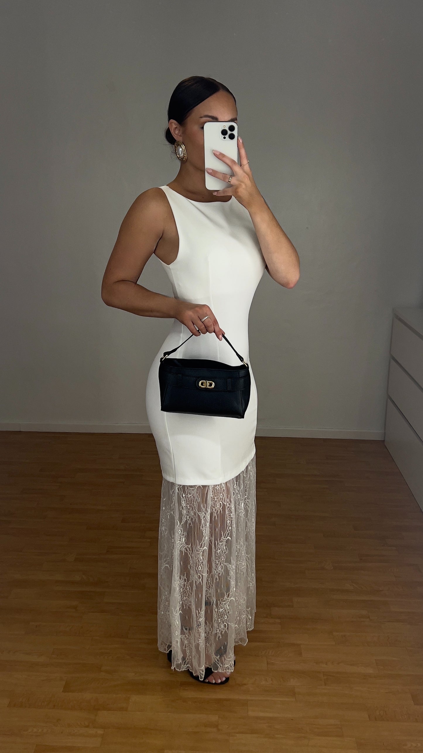 Robe cocktail dentelle - blanche
