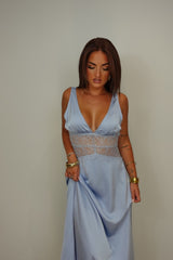 Robe satinée dentelle - bleu ciel