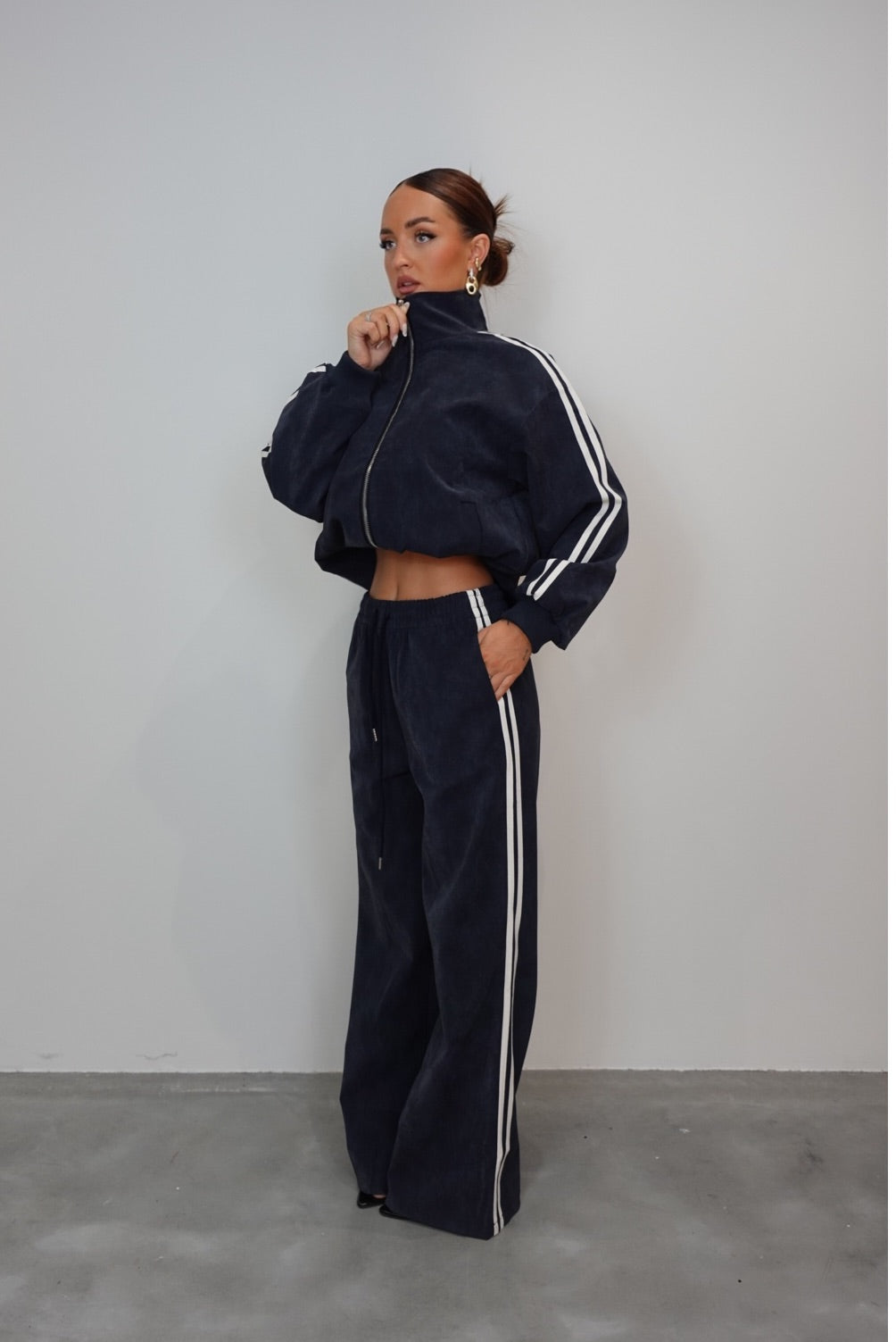 Ensemble effet croco à bandes - bleu marine