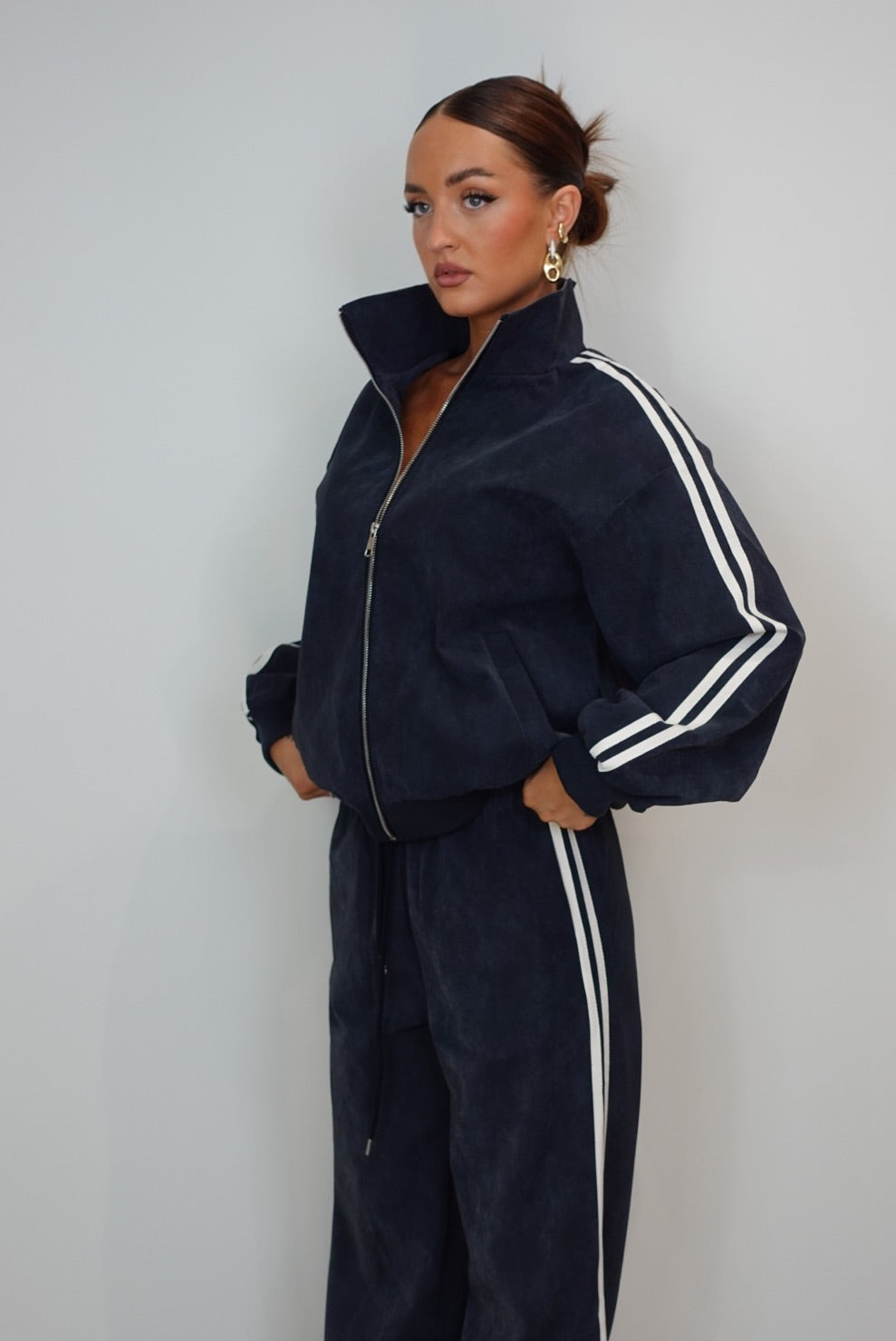 Ensemble effet croco à bandes - bleu marine