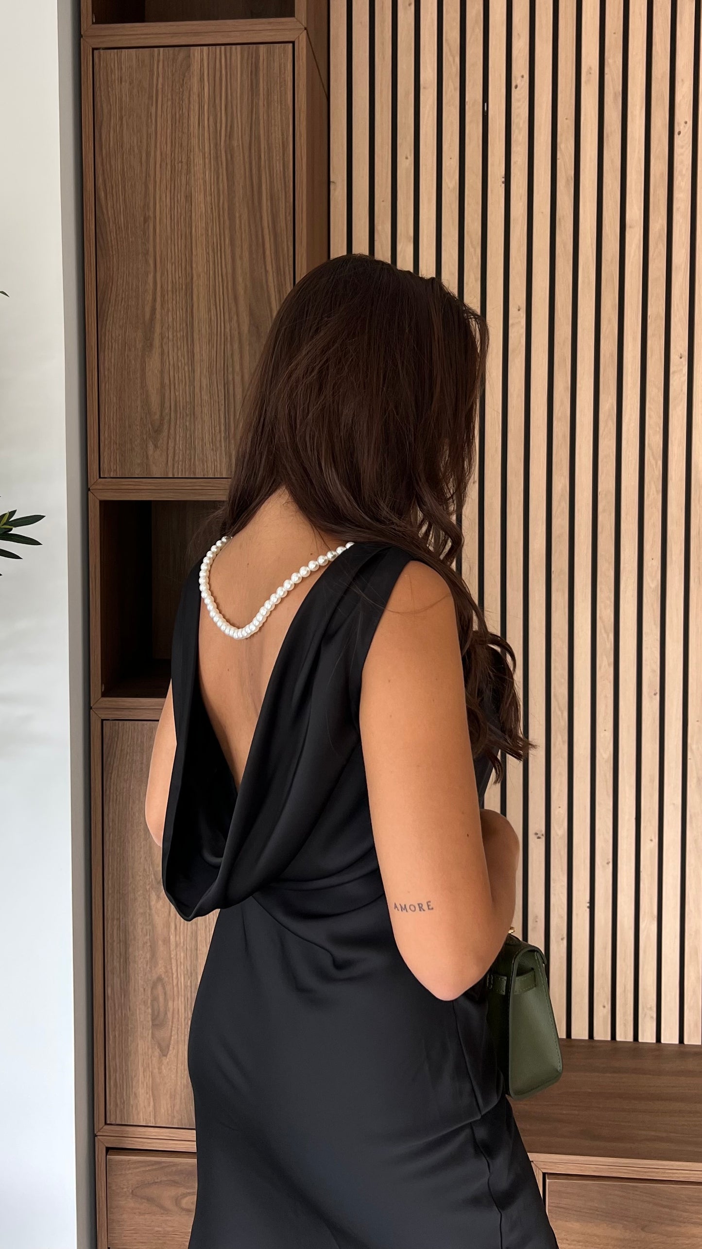 Robe satinée perles- noire